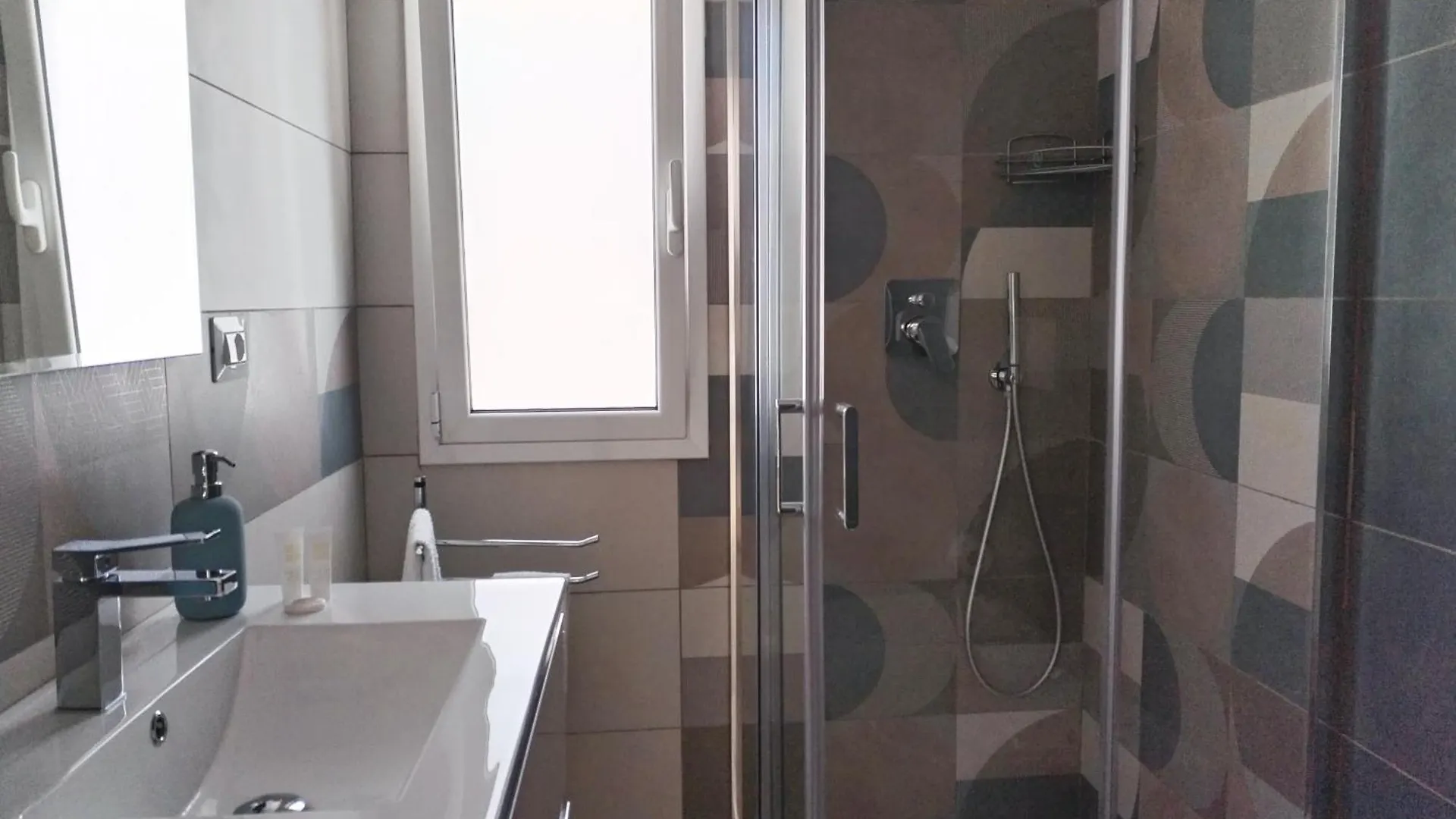Villa Ina Lux Fontane Bianche 0*,  Italy
